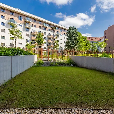 Appartement Modern Oasis In Bratislava's Heaven