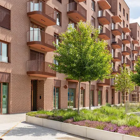 Modern Oasis In Bratislava's Heaven Apartmán