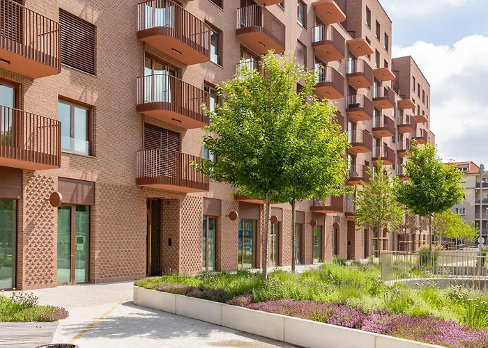 Modern Oasis In Bratislava's Heaven アパート