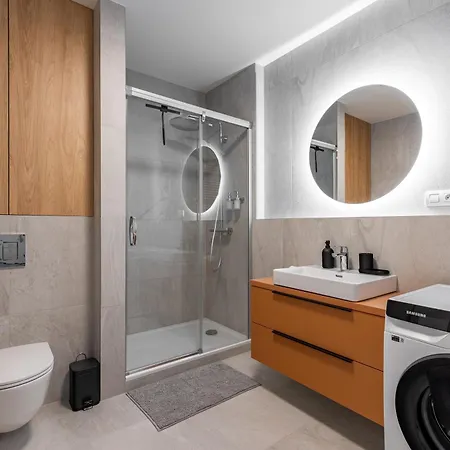 Lejlighed Modern Oasis In Bratislava's Heaven *