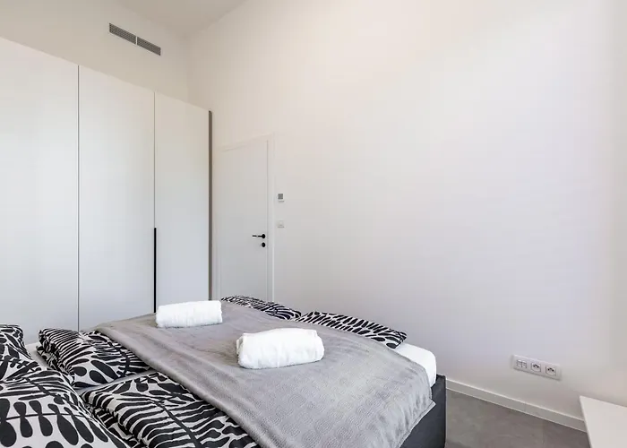 Modern Oasis In Bratislava's Heaven アパート